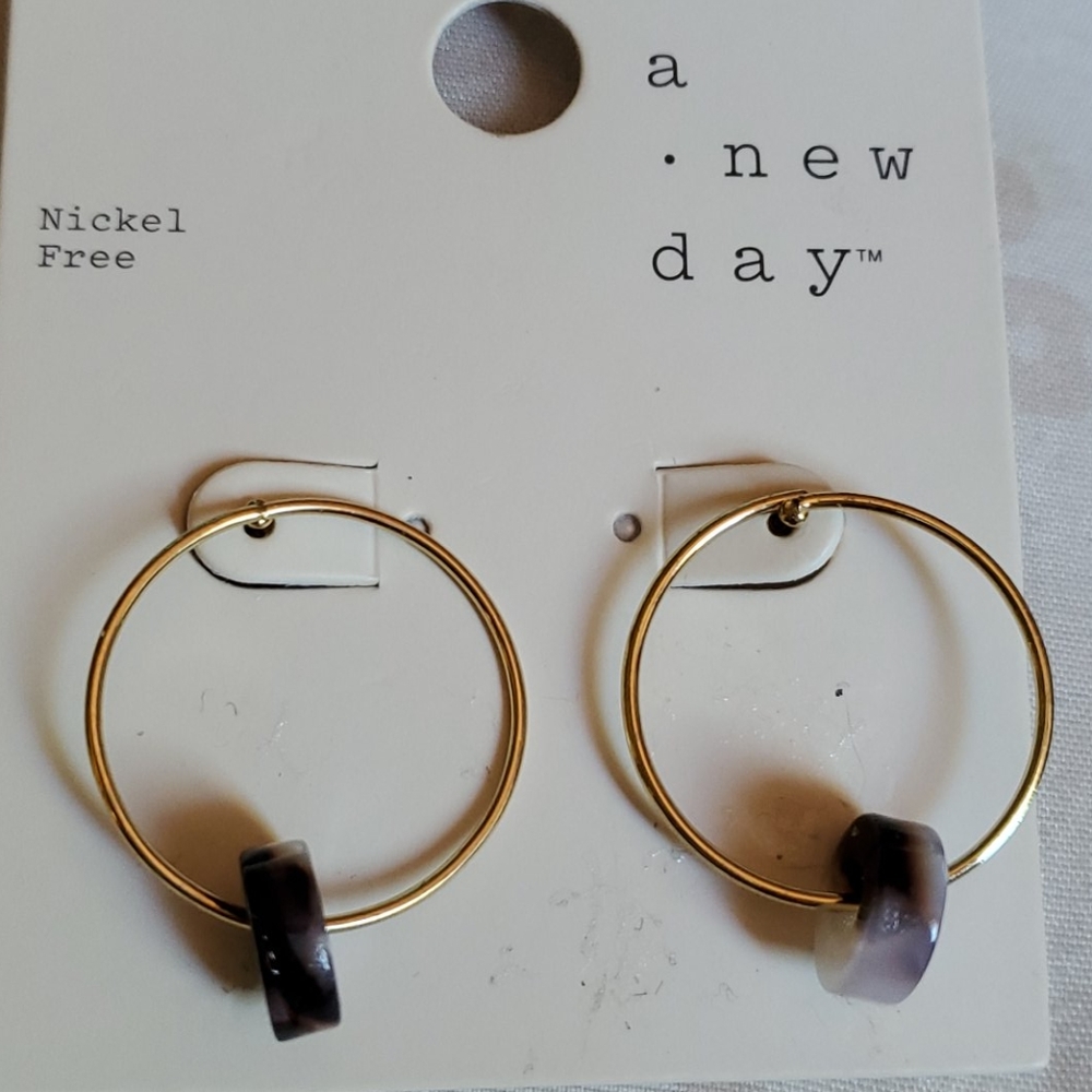 Earrings hoop style